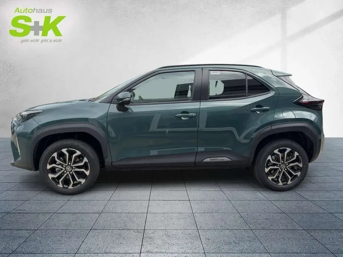 Neu Toyota Yaris Cross 131 PS (96 kW) 2026 Ever rest green metallic SUV