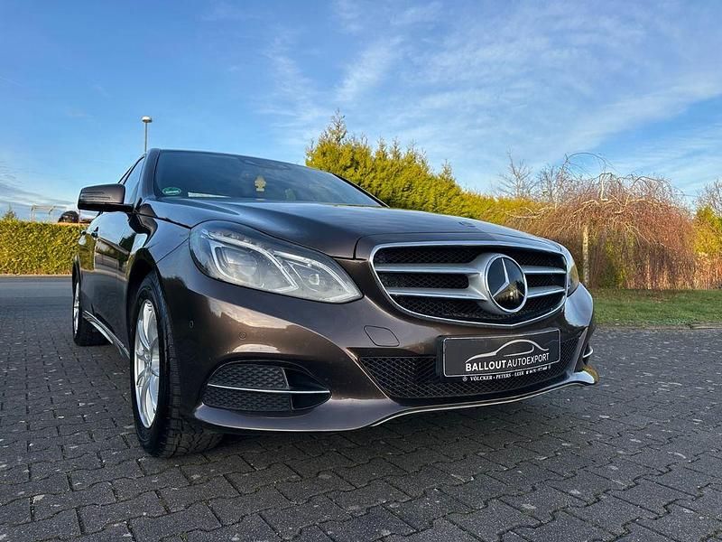 Braun Gebraucht 2014 Mercedes E300 Limousine | 12.750 € (Fairer Preis) - Bild 1/4