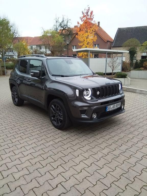 Grau Gebraucht 2021 Jeep Renegade SUV | 21.400 € (Etwas zu teuer) - Bild 1/4