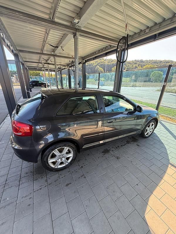 Grau Gebraucht 2009 Audi A3 Limousine | 3.300 € (Superpreis) - Bild 1/4