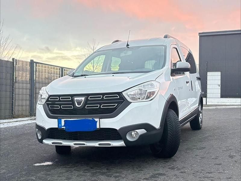 Weiß Gebraucht 2020 Dacia Dokker Stepway Van / Kleinbus | 12.900 € (Superpreis) - Bild 1/4