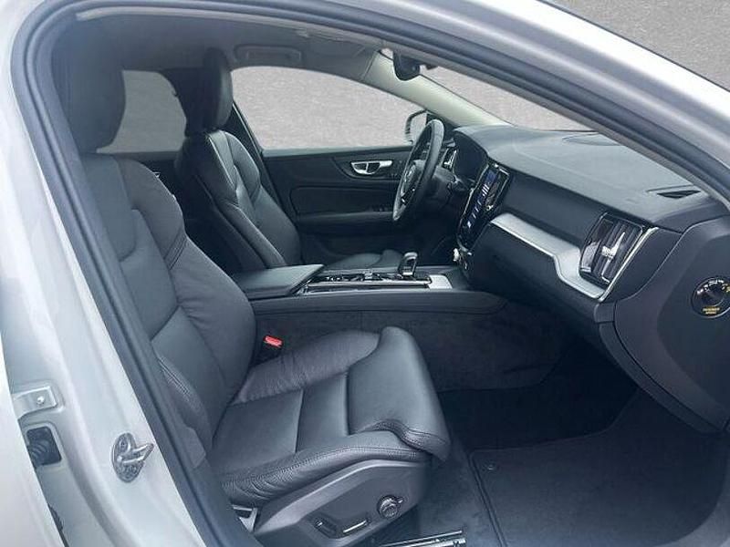 Gebraucht Volvo V60 Plus 197 PS (144 kW) 2025 Crystal weiß perleffekt Kombi