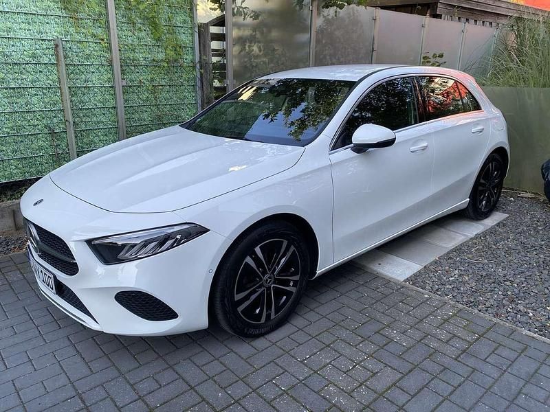 Weiß Gebraucht 2023 Mercedes A200 Advanced Limousine | 28.600 € (Fairer Preis) - Bild 1/4