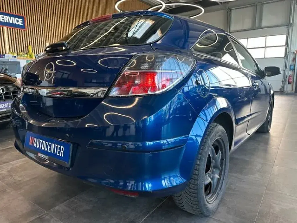 Gebraucht Opel Astra 101 PS (74 kW) 2005 Ultrablau mi2 (metallic) Kleinwagen