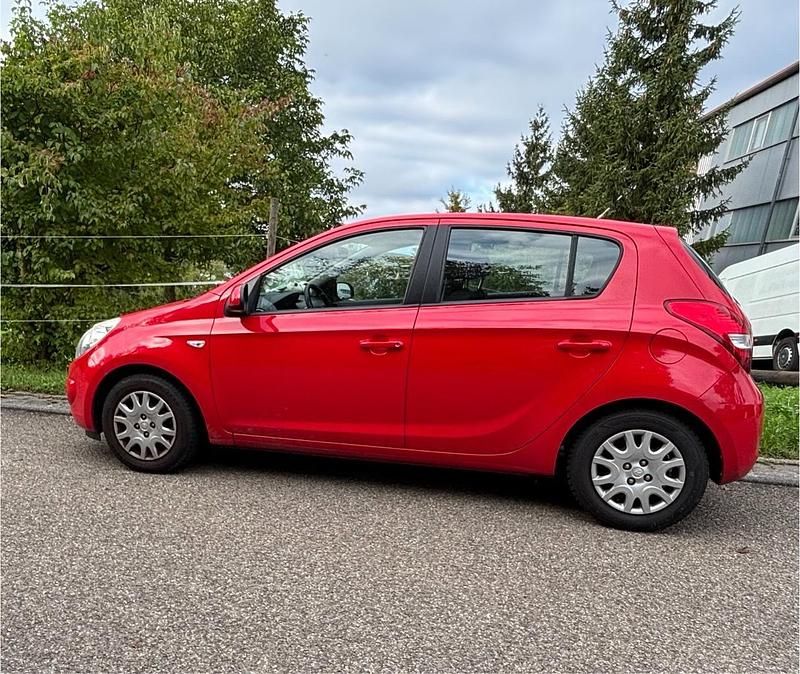 Rot Gebraucht 2012 Hyundai i20 Kleinwagen | 3.300 € - Bild 1/4