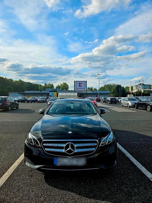 Gebraucht 2016 Mercedes E220 Limousine | 21.000 € (Superpreis) - Bild 1/4