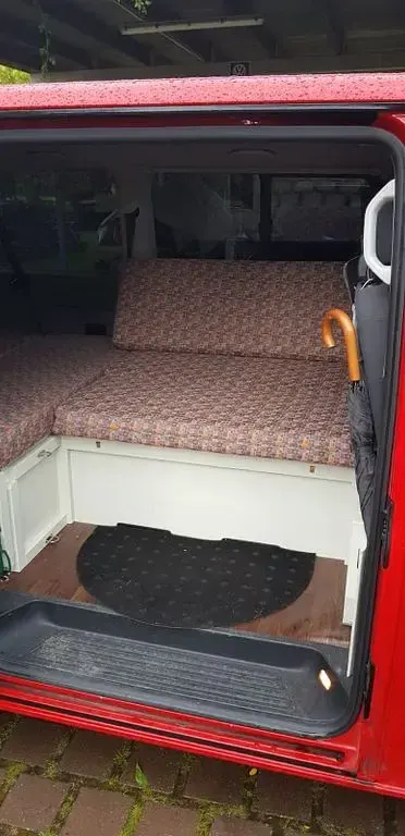 Second-hand VW Caravelle 131 CP (96 kW) 2009 Roșu Van