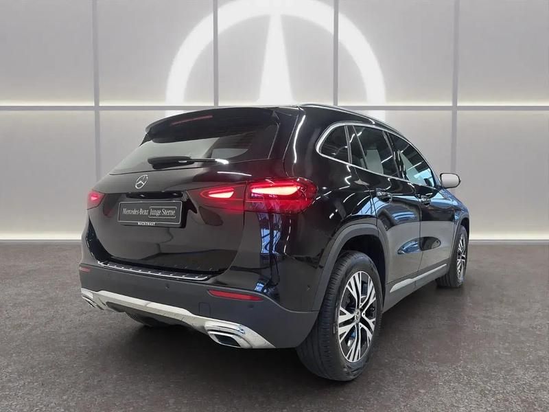 Gebraucht Mercedes GLA200 Advanced Plus 163 PS (119 kW) 2024 Schwarz SUV