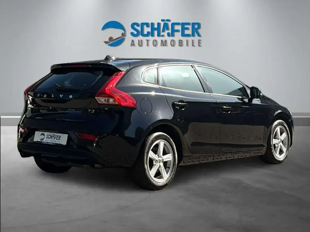 Gebraucht Volvo V40 Kinetic 152 PS (111 kW) 2017 Schwarz Kombi