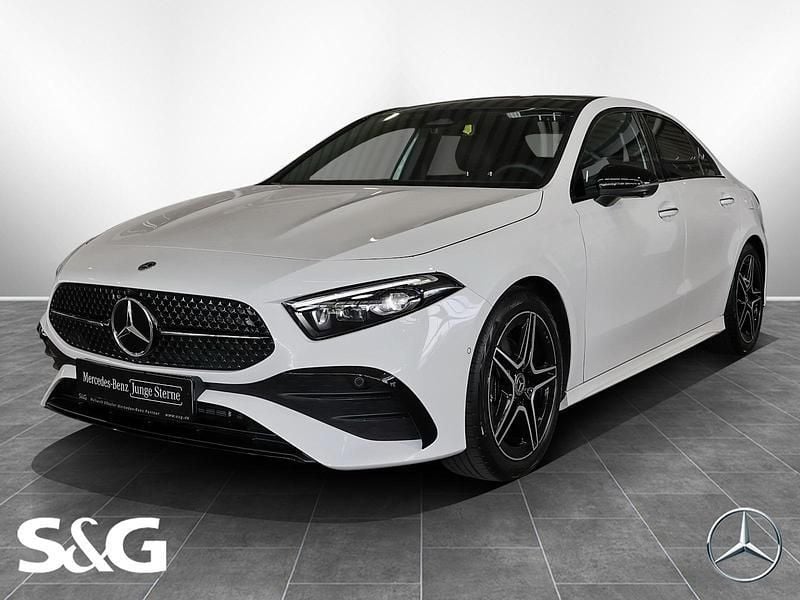 Unilack polarweiß Gebraucht 2024 Mercedes A180 AMG Limousine | 33.890 € (Fairer Preis) - Bild 1/4
