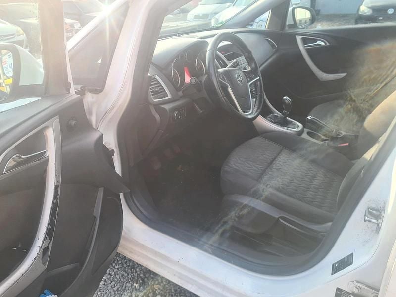 Gebraucht Opel Astra 87 PS (63 kW) 2013 Weiß Limousine