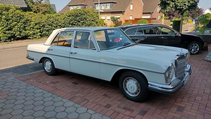 Weiß Gebraucht 1968 Mercedes S250 Limousine | 16.500 € - Bild 1/4