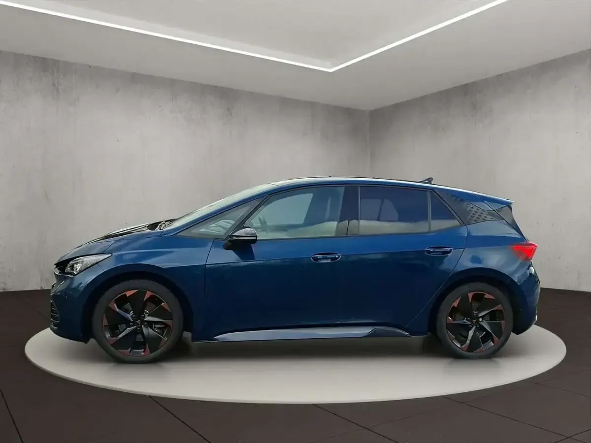 Second-hand Cupra Born 150 kW (204 CP) 2024 Albastru Hatchback