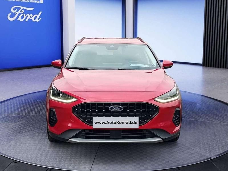 Gebraucht Ford Focus Active X 155 PS (114 kW) 2024 Fantasticrot metallic Kombi