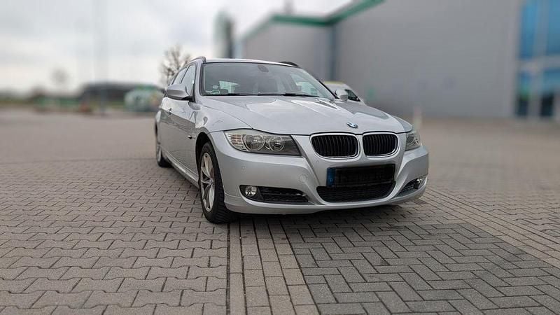 Gebraucht BMW 320 184 PS (135 kW) 2012 Grau Kombi