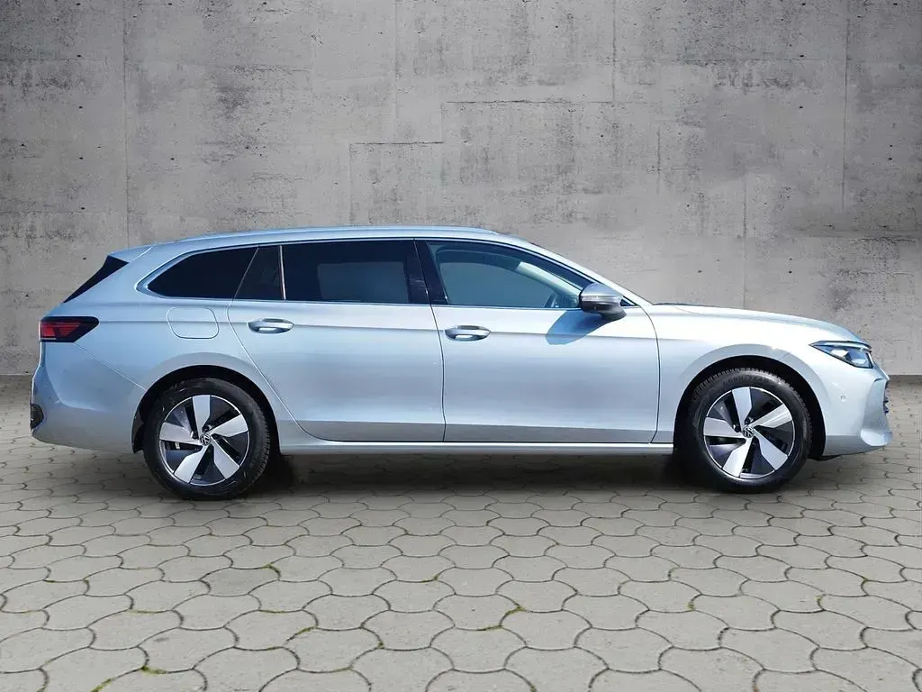 Gebraucht VW Passat Business 150 PS (110 kW) 2025 Oyster silver metallic Kombi