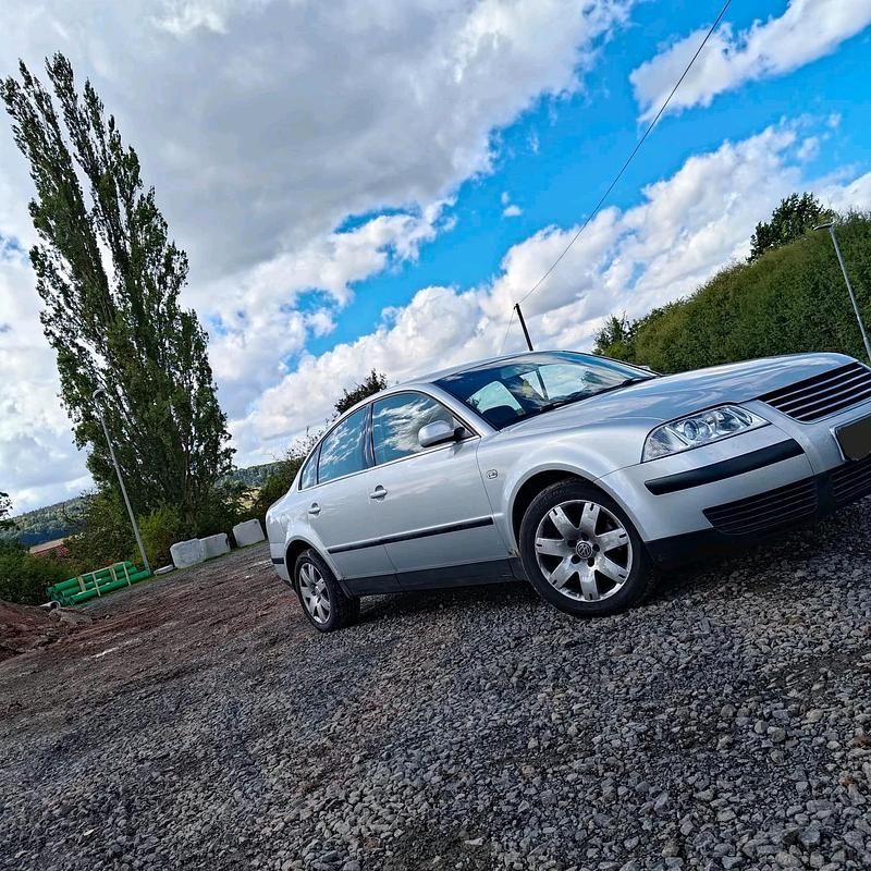Silber Gebraucht 2001 VW Passat Limousine | 2.000 € (Fairer Preis) - Bild 1/4