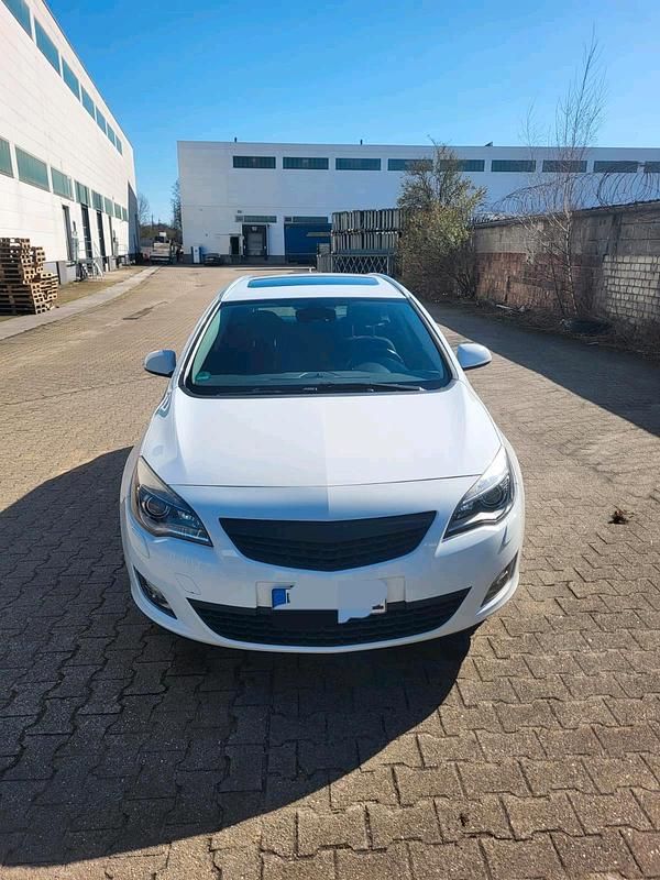 Gebraucht Opel Astra 180 PS (132 kW) 2012 Weiß Kombi