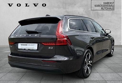 Gebraucht Volvo V60 Core 163 PS (119 kW) 2024 Grau Kombi