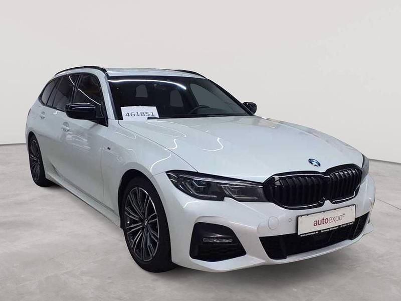 Mineralweiß metallic Gebraucht 2022 BMW 320 M Sport Kombi | 23.990 € (Guter Preis) - Bild 1/4