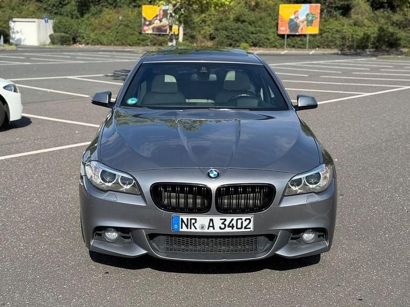 Grau Gebraucht 2014 BMW 530 M Sport Limousine | 14.999 € (Fairer Preis) - Bild 1/4