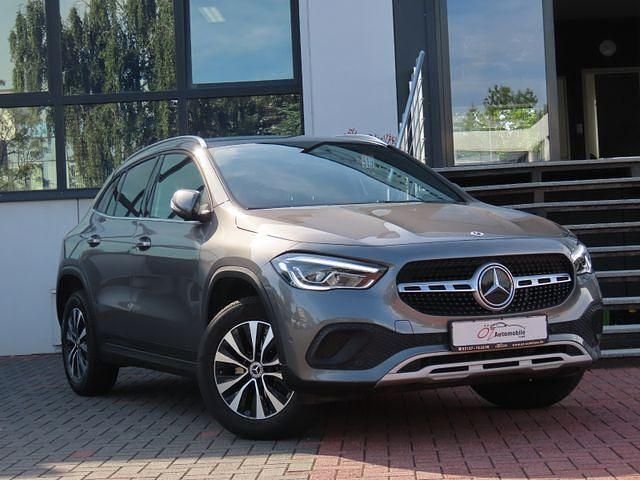Grau Gebraucht 2022 Mercedes GLA200 SUV | 32.900 € (Fairer Preis) - Bild 1/4