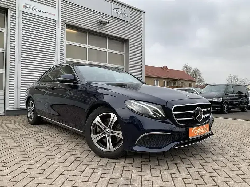 Gebraucht Mercedes E300 245 PS (180 kW) 2019 Blau Limousine