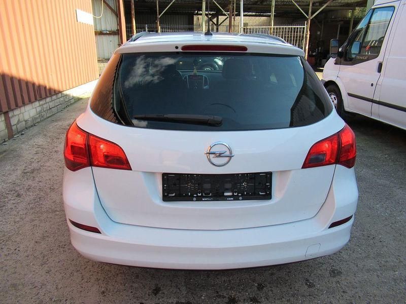 Gebraucht Opel Astra Design Edition 125 PS (91 kW) 2011 Weiß Kombi