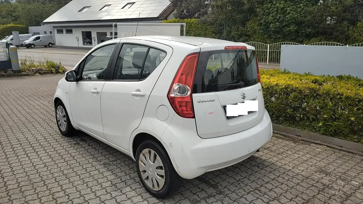 Gebraucht Suzuki Splash 65 PS (47 kW) 2009 Weiß Kleinwagen