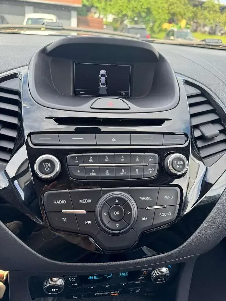Gebraucht Ford Ka 86 PS (63 kW) 2018 Polarsilber metallic Limousine