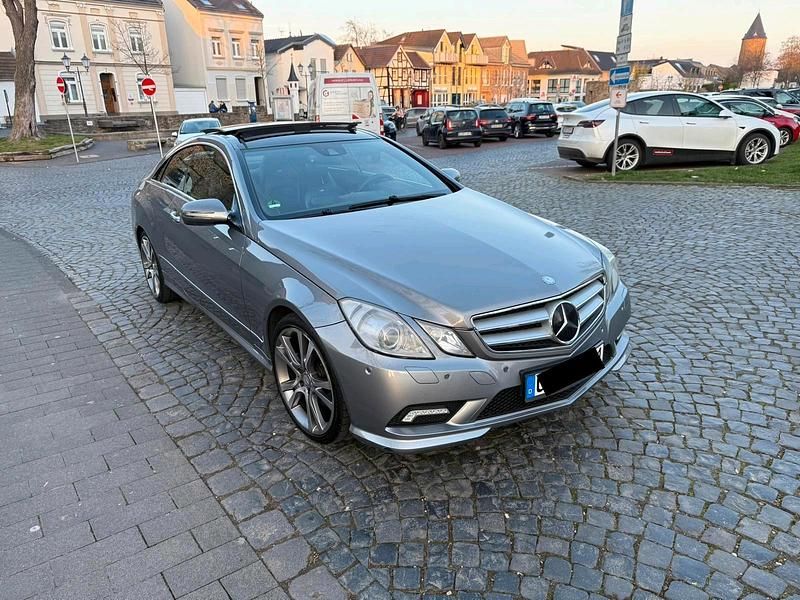 Gebraucht Mercedes E350 Avantgarde 231 PS (169 kW) 2009 Grau Coupé