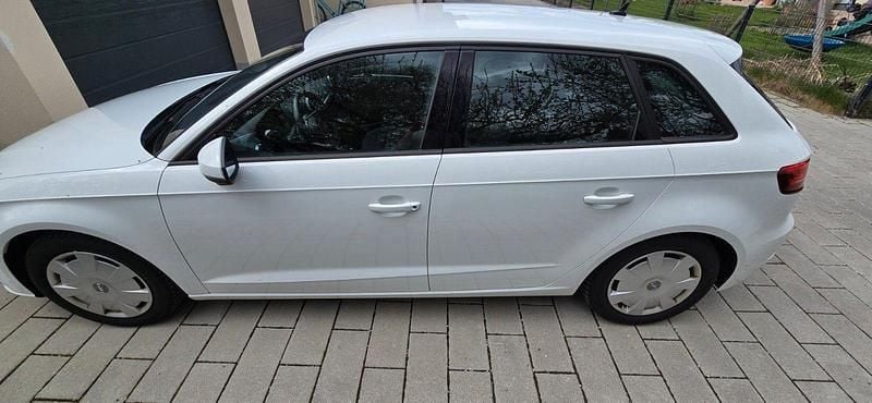 Second-hand Audi A3 Design 190 CP (139 kW) 2019 Alb Berlinǎ