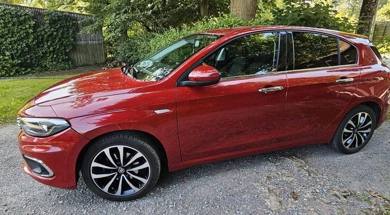 Rot Gebraucht 2017 Fiat Tipo Lounge Limousine | 8.900 € (Guter Preis) - Bild 1/4