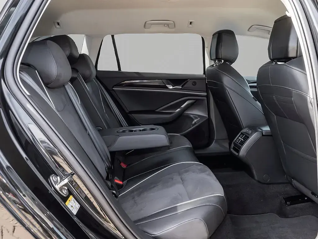 Używany VW Passat 150 KM (110 kW) 2025 Czarny Kombi