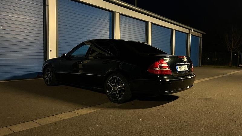 Gebraucht Mercedes E200 Avantgarde 163 PS (119 kW) 2005 Schwarz Limousine