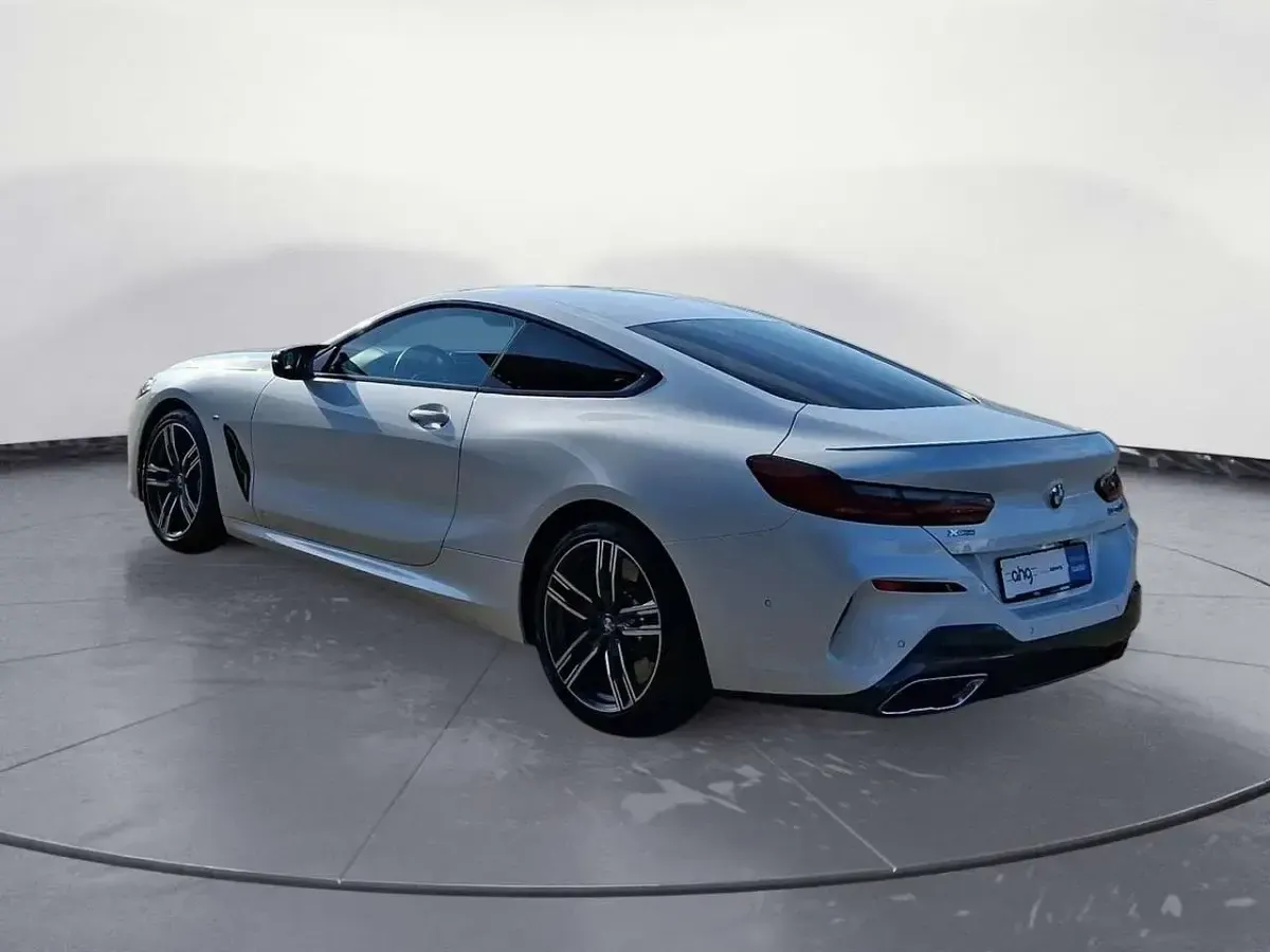 Gebraucht BMW M850 Performance 530 PS (389 kW) 2023 Mineralweiß metallic Coupé