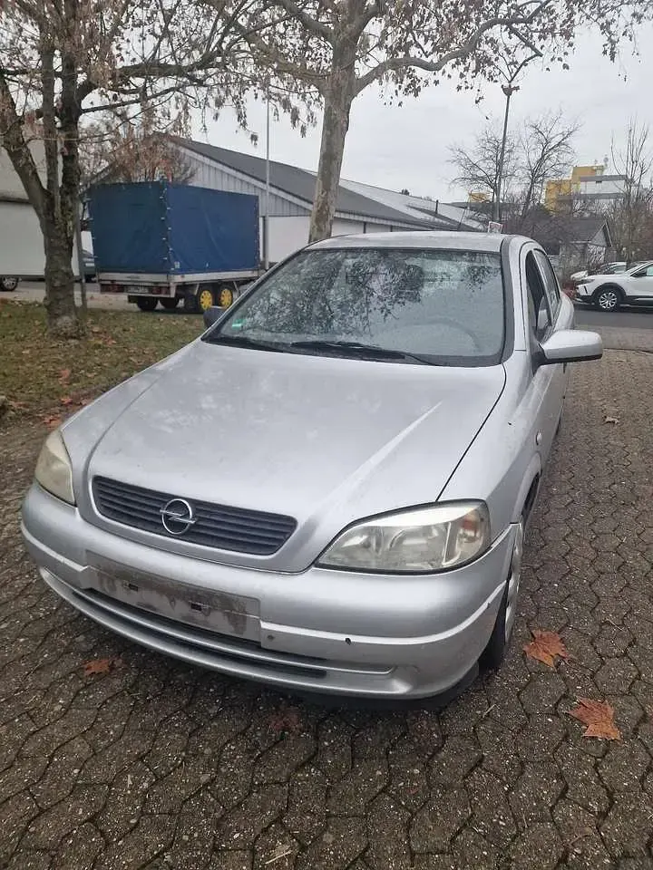 Używany Opel Astra Selection 84 KM (61 kW) 2000 Sedan/Limuzyna