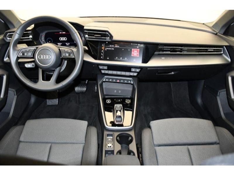 Gebraucht Audi A3 150 PS (110 kW) 2024 Arkonaweiß Limousine