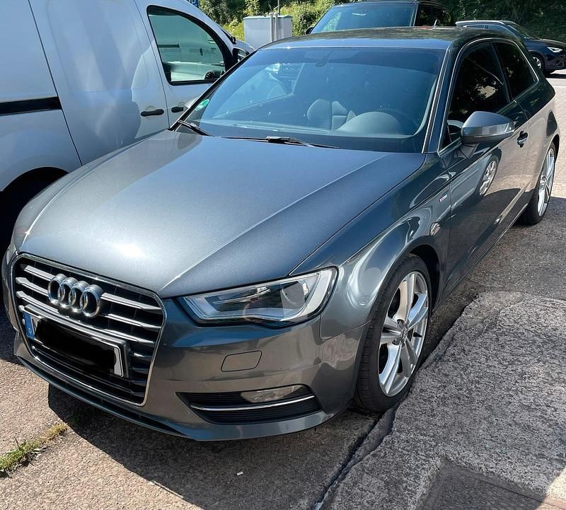 Grau Gebraucht 2013 Audi A3 S-Line Coupé | 10.500 € (Fairer Preis) - Bild 1/4