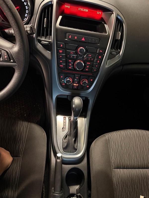 Gebraucht Opel Astra 140 PS (102 kW) 2013 Silber Kombi