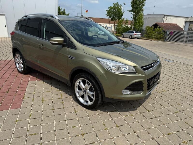 Grün Gebraucht 2013 Ford Kuga Titanium SUV | 11.900 € (Guter Preis) - Bild 1/4