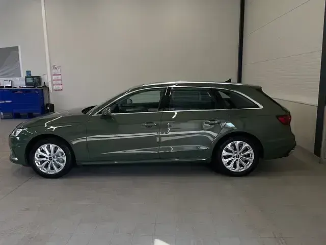 Gebraucht Audi A4 Advanced 204 PS (150 kW) 2023 Distriktgrün metallic Kombi