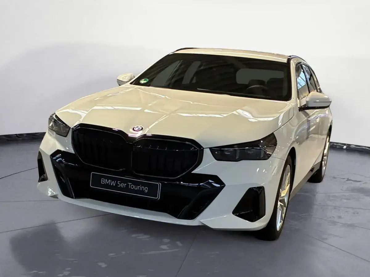 Gebraucht BMW 520 Performance 197 PS (144 kW) 2025 Weiß Kombi