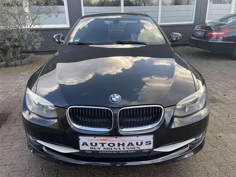 Gebraucht BMW 318 Cabriolet 143 PS (105 kW) 2011 Black sapphire metallic Cabrio