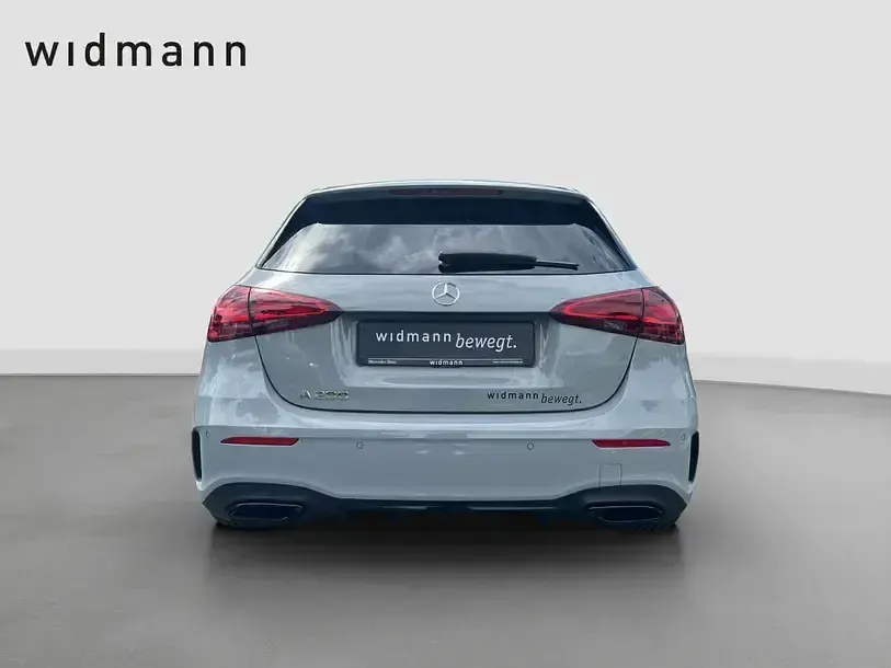 Gebraucht Mercedes A200 163 PS (119 kW) 2026 Manufaktur alpingrau uni Limousine