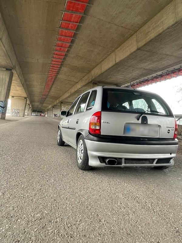 Second-hand Opel Corsa 65 CP (47 kW) 2000 Argintiu Hatchback