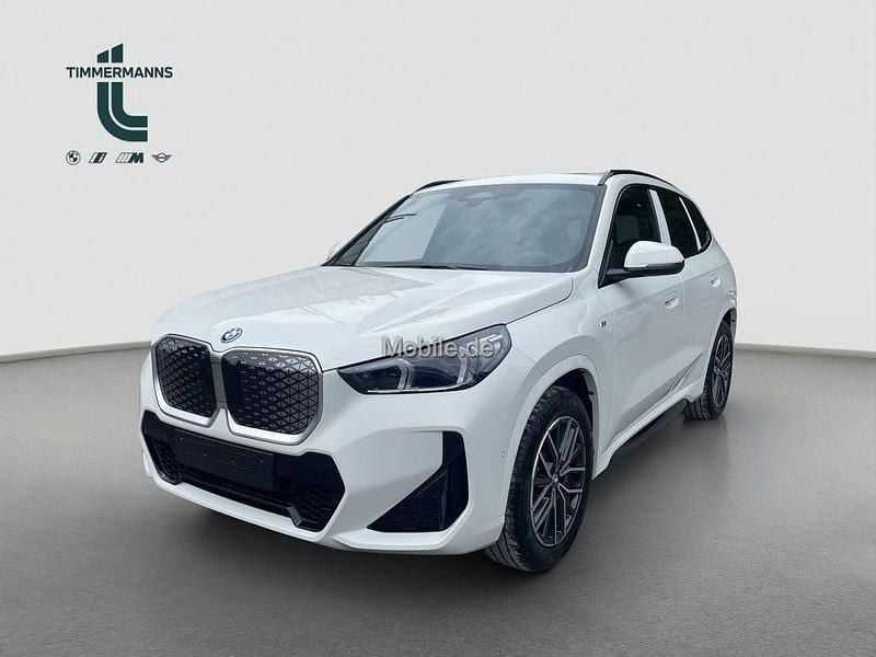 Weiß Neu 2025 BMW iX1 Performance SUV | 56.490 € (Etwas zu teuer) - Bild 1/4