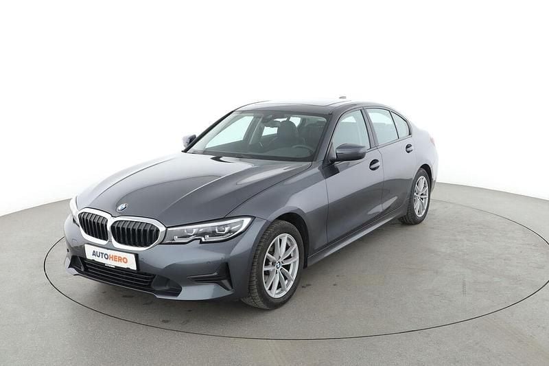 Grau Gebraucht 2021 BMW 320 Advantage Limousine | 27.090 € (Guter Preis) - Bild 1/3