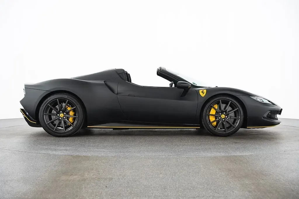 Neu Ferrari 296 663 PS (487 kW) 2025 Schwarz Cabrio
