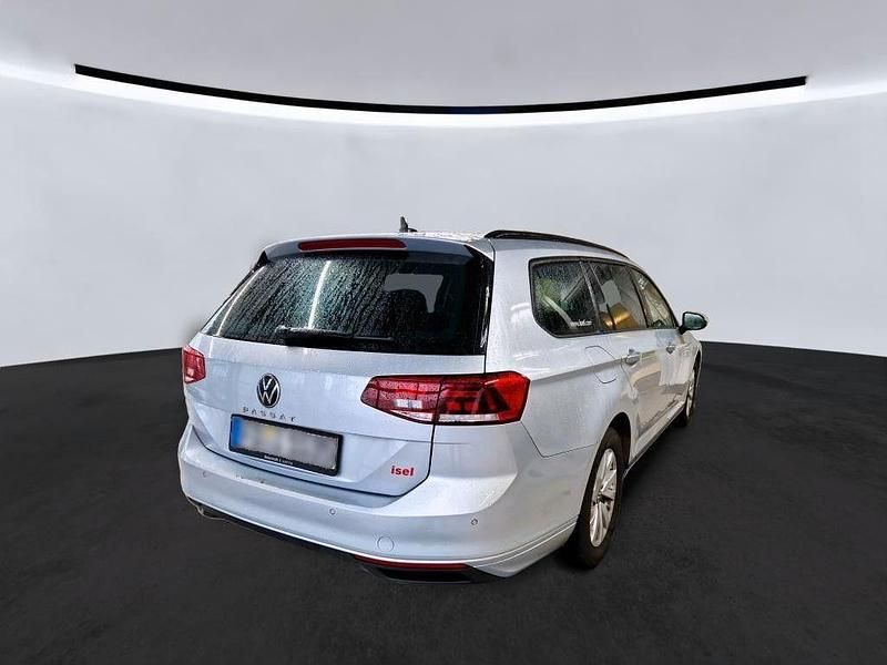 Gebraucht VW Passat Basis 150 PS (110 kW) 2022 Silber Kombi